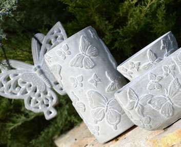 Tiestos con relieves de mariposas 